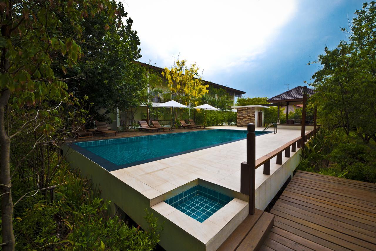 Tree House Hotel Sisaket Extérieur photo
