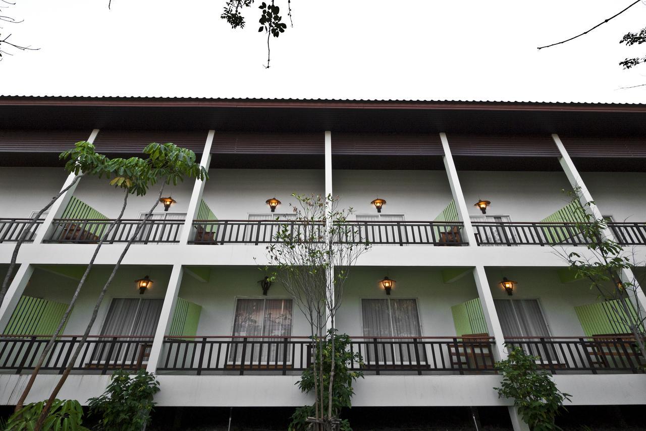 Tree House Hotel Sisaket Extérieur photo