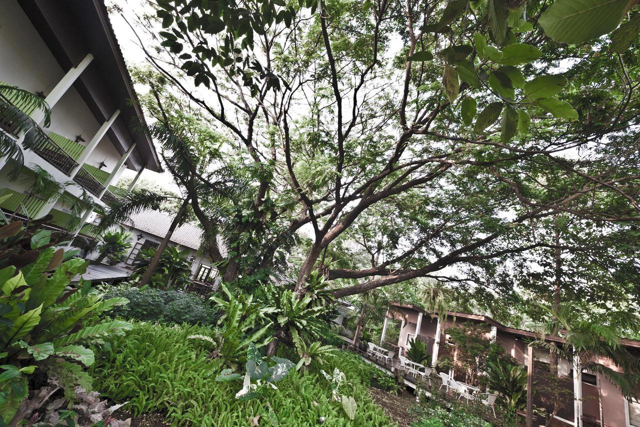 Tree House Hotel Sisaket Extérieur photo