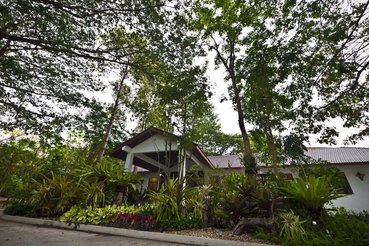 Tree House Hotel Sisaket Extérieur photo