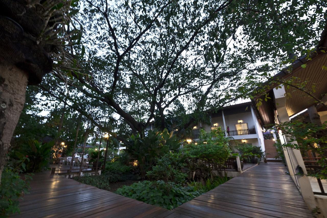 Tree House Hotel Sisaket Extérieur photo