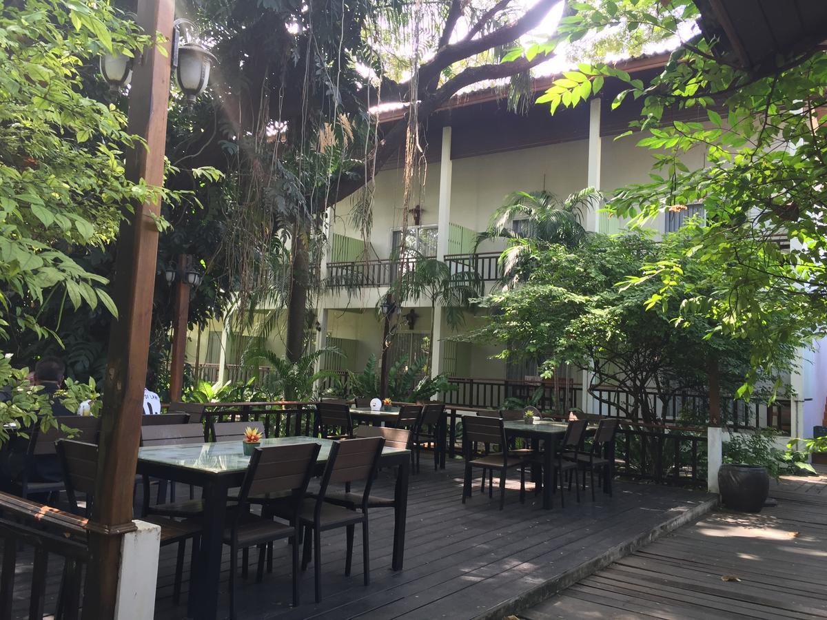 Tree House Hotel Sisaket Extérieur photo