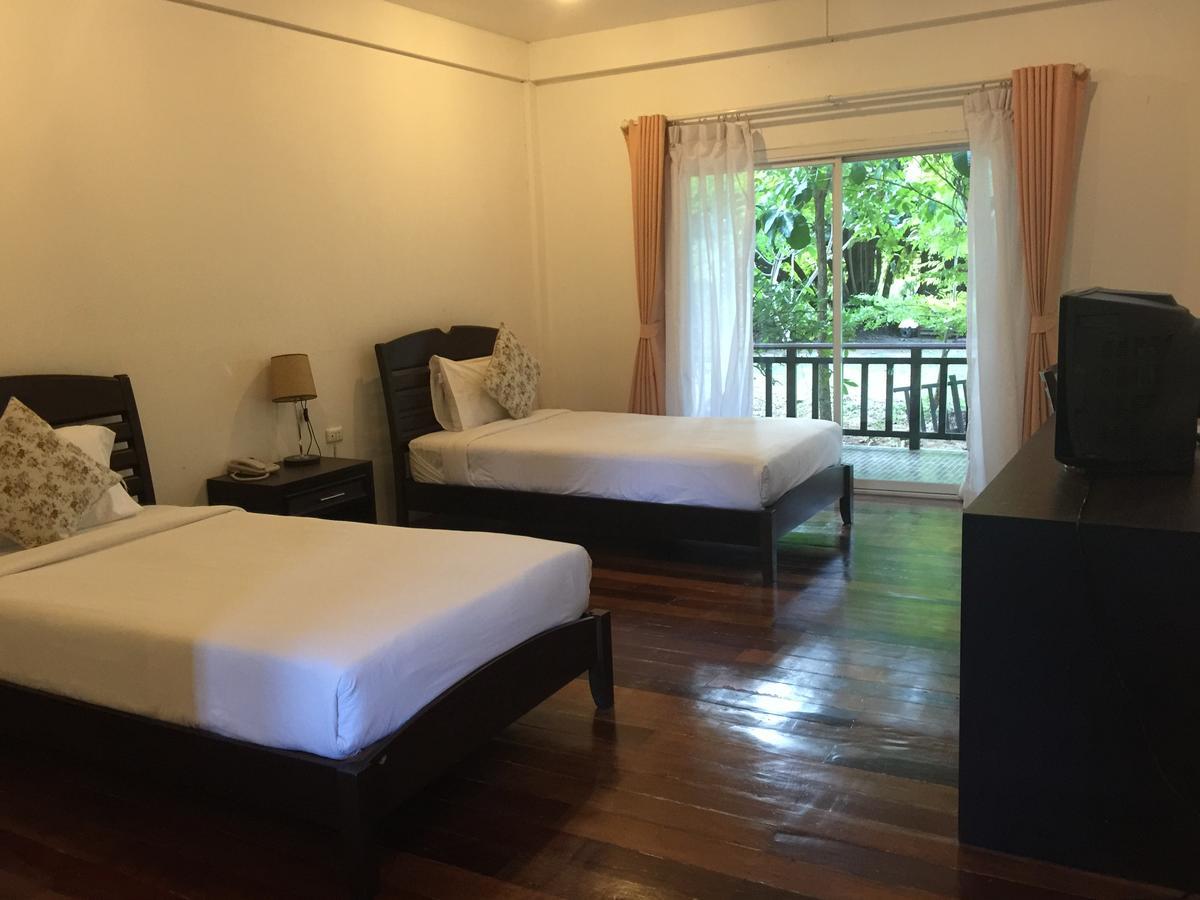 Tree House Hotel Sisaket Extérieur photo